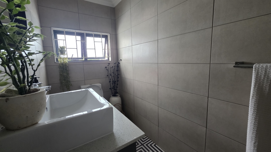 5 Bedroom Property for Sale in Lynnwood Glen Gauteng