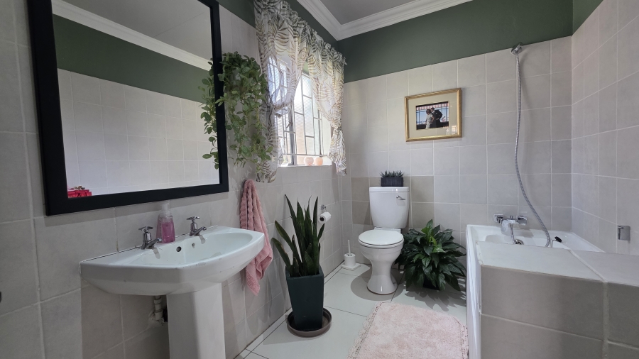 5 Bedroom Property for Sale in Lynnwood Glen Gauteng