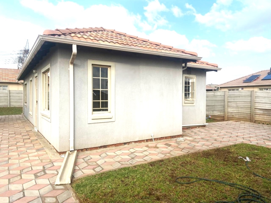 3 Bedroom Property for Sale in Sky City Gauteng