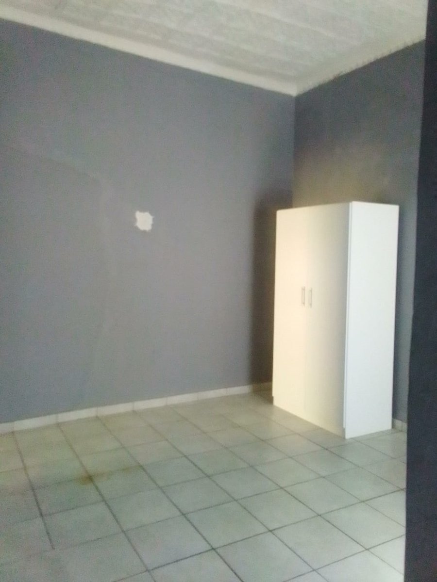 To Let 1 Bedroom Property for Rent in Troyeville Gauteng