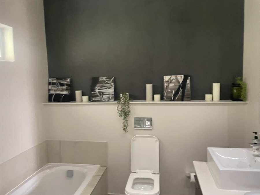 To Let 2 Bedroom Property for Rent in Atholl Gauteng