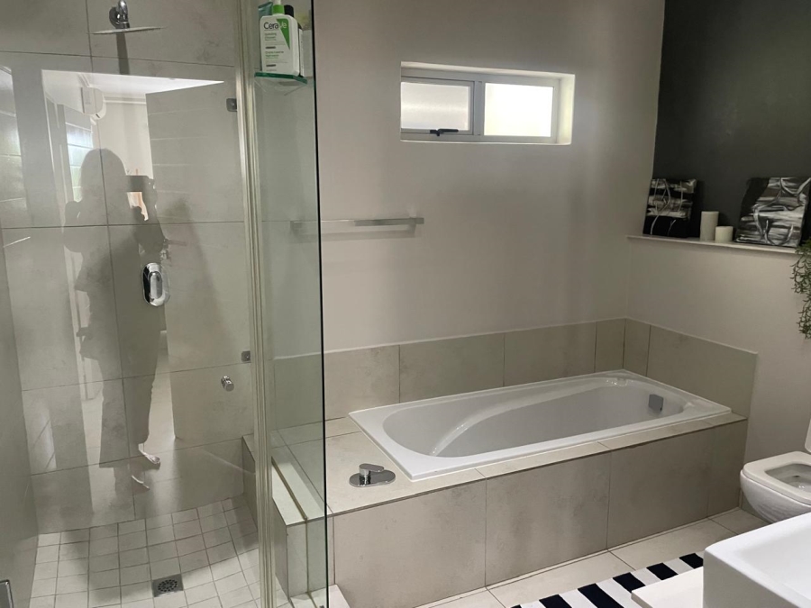 To Let 2 Bedroom Property for Rent in Atholl Gauteng