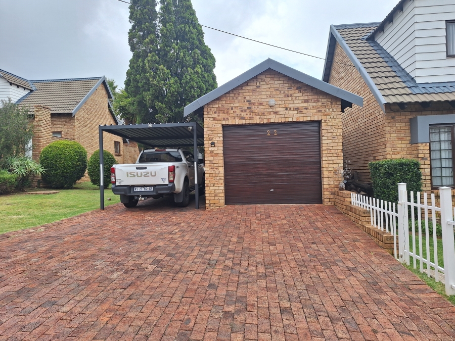 3 Bedroom Property for Sale in Noordheuwel Gauteng
