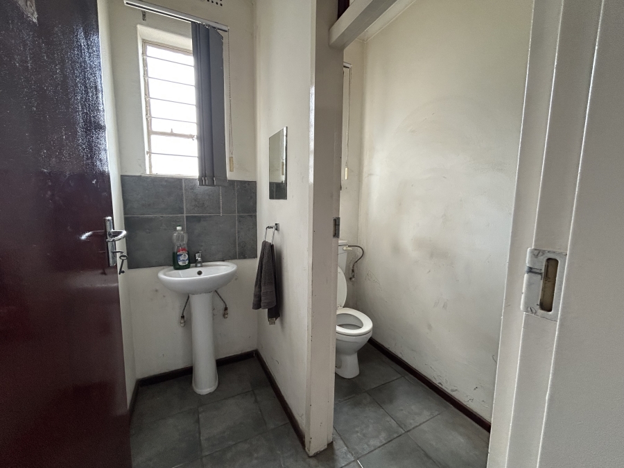 To Let Commercial Property for Rent in Jet Park Gauteng