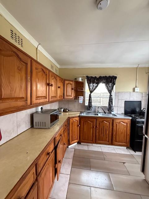 10 Bedroom Property for Sale in Berg En Dal Gauteng