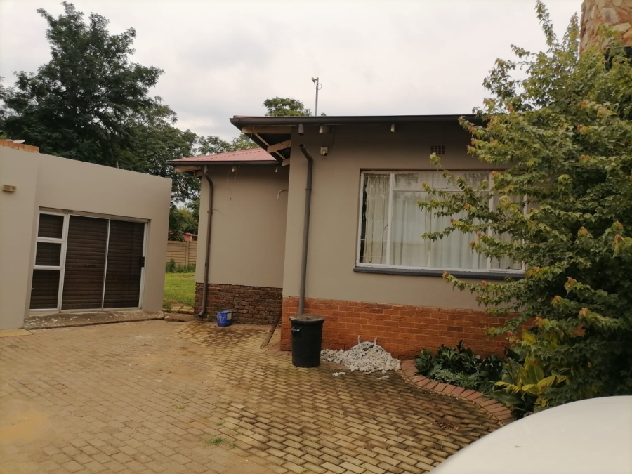 10 Bedroom Property for Sale in Berg En Dal Gauteng