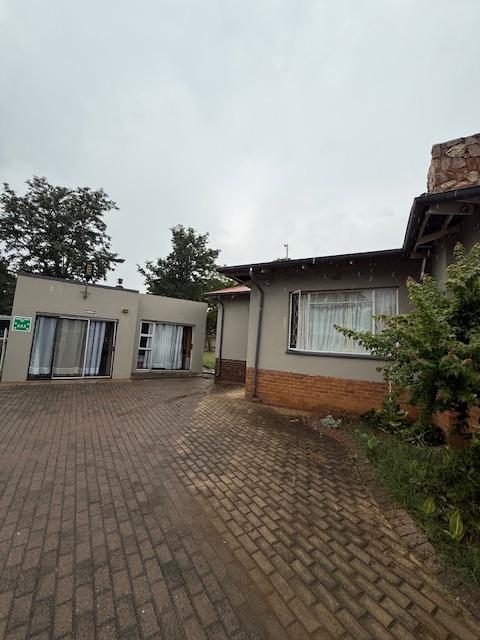10 Bedroom Property for Sale in Berg En Dal Gauteng