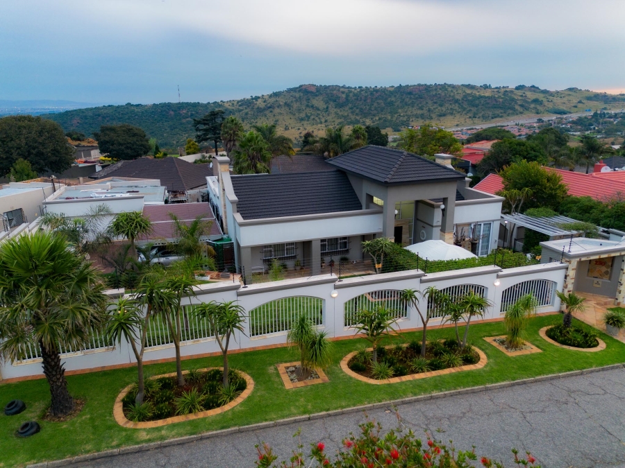 4 Bedroom Property for Sale in Linmeyer Gauteng