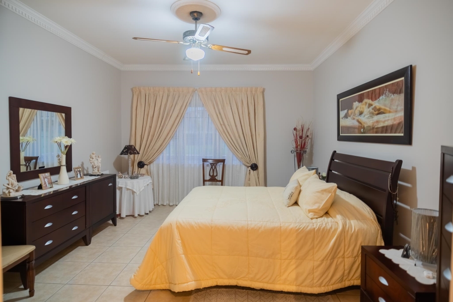 4 Bedroom Property for Sale in Linmeyer Gauteng