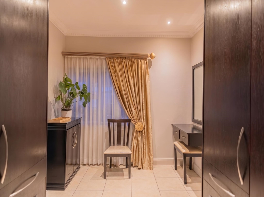 4 Bedroom Property for Sale in Linmeyer Gauteng
