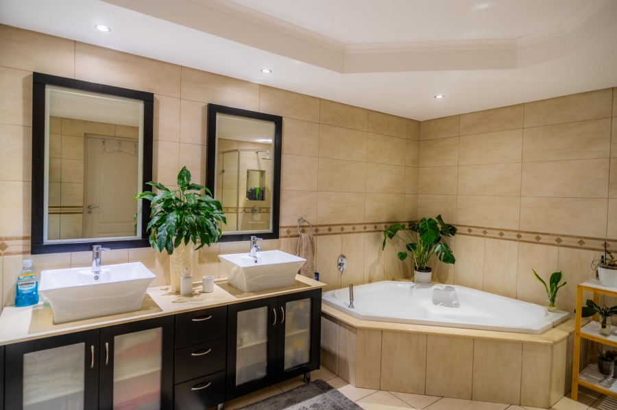 4 Bedroom Property for Sale in Linmeyer Gauteng