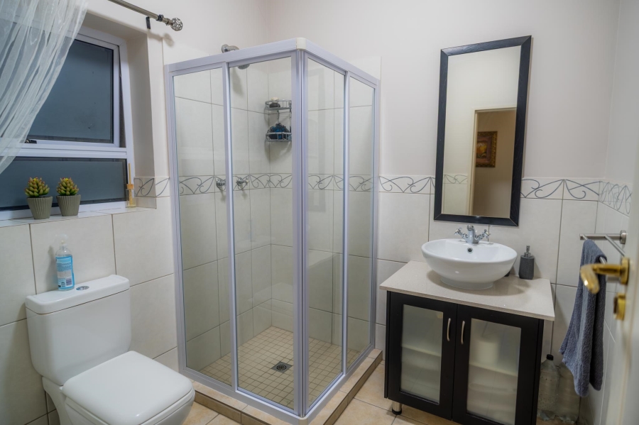 4 Bedroom Property for Sale in Linmeyer Gauteng