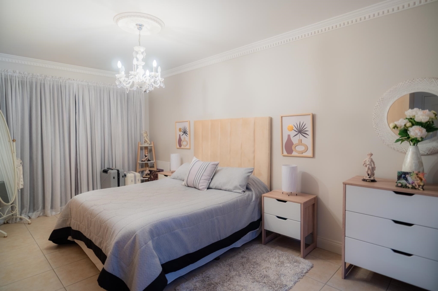 4 Bedroom Property for Sale in Linmeyer Gauteng