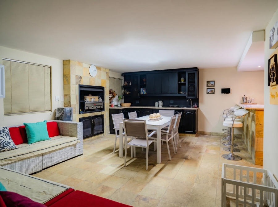 4 Bedroom Property for Sale in Linmeyer Gauteng