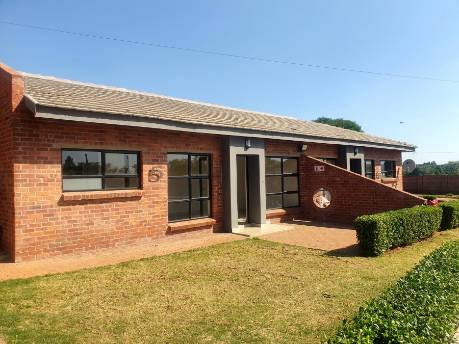 To Let 2 Bedroom Property for Rent in Raslouw Gauteng