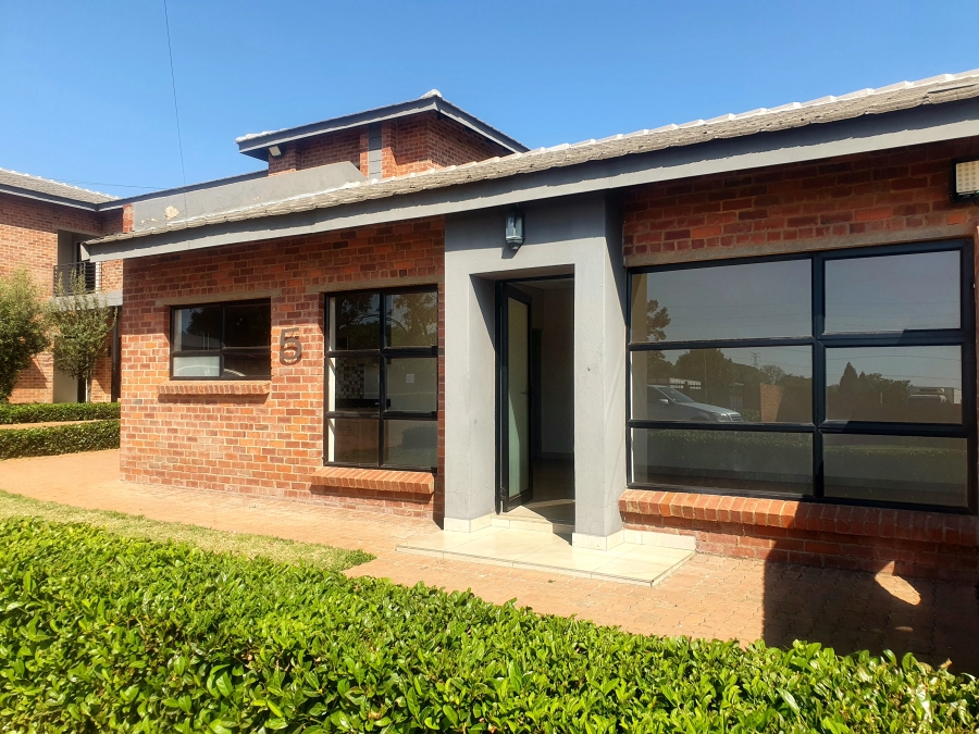 To Let 2 Bedroom Property for Rent in Raslouw Gauteng