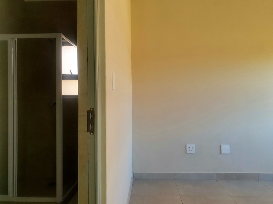 To Let 2 Bedroom Property for Rent in Raslouw Gauteng
