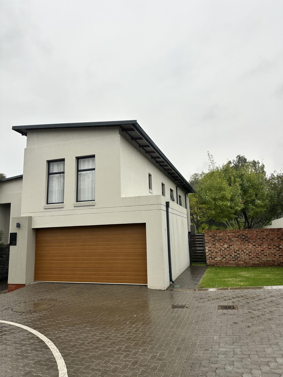 4 Bedroom Property for Sale in Crowthorne AH Gauteng
