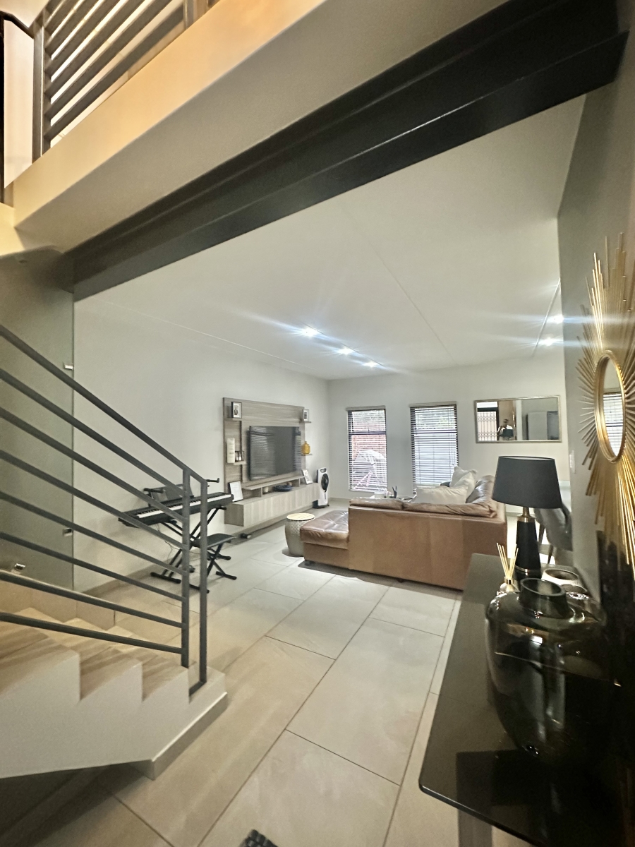 4 Bedroom Property for Sale in Crowthorne AH Gauteng