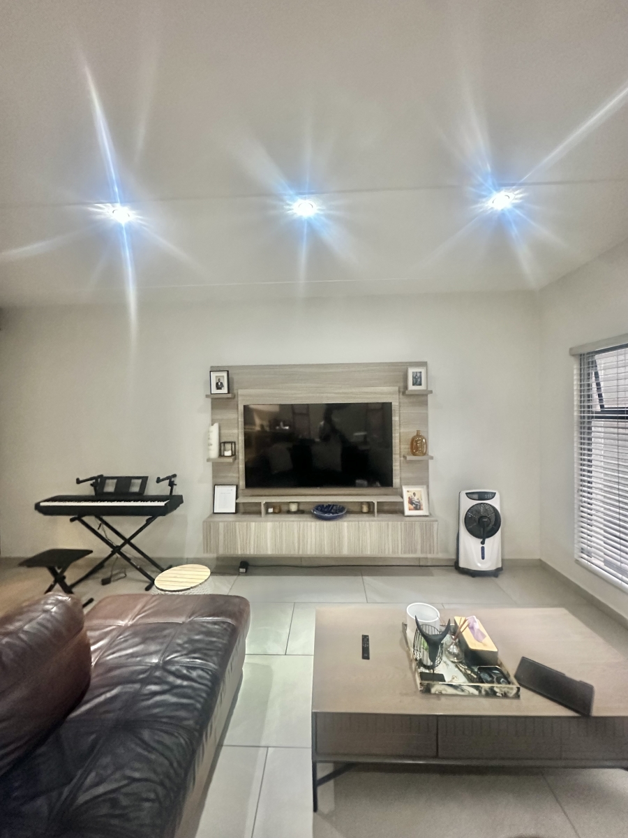 4 Bedroom Property for Sale in Crowthorne AH Gauteng