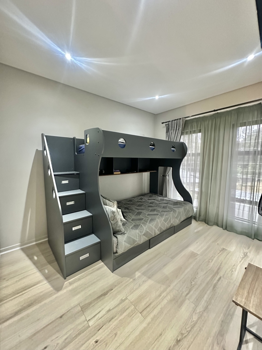 4 Bedroom Property for Sale in Crowthorne AH Gauteng