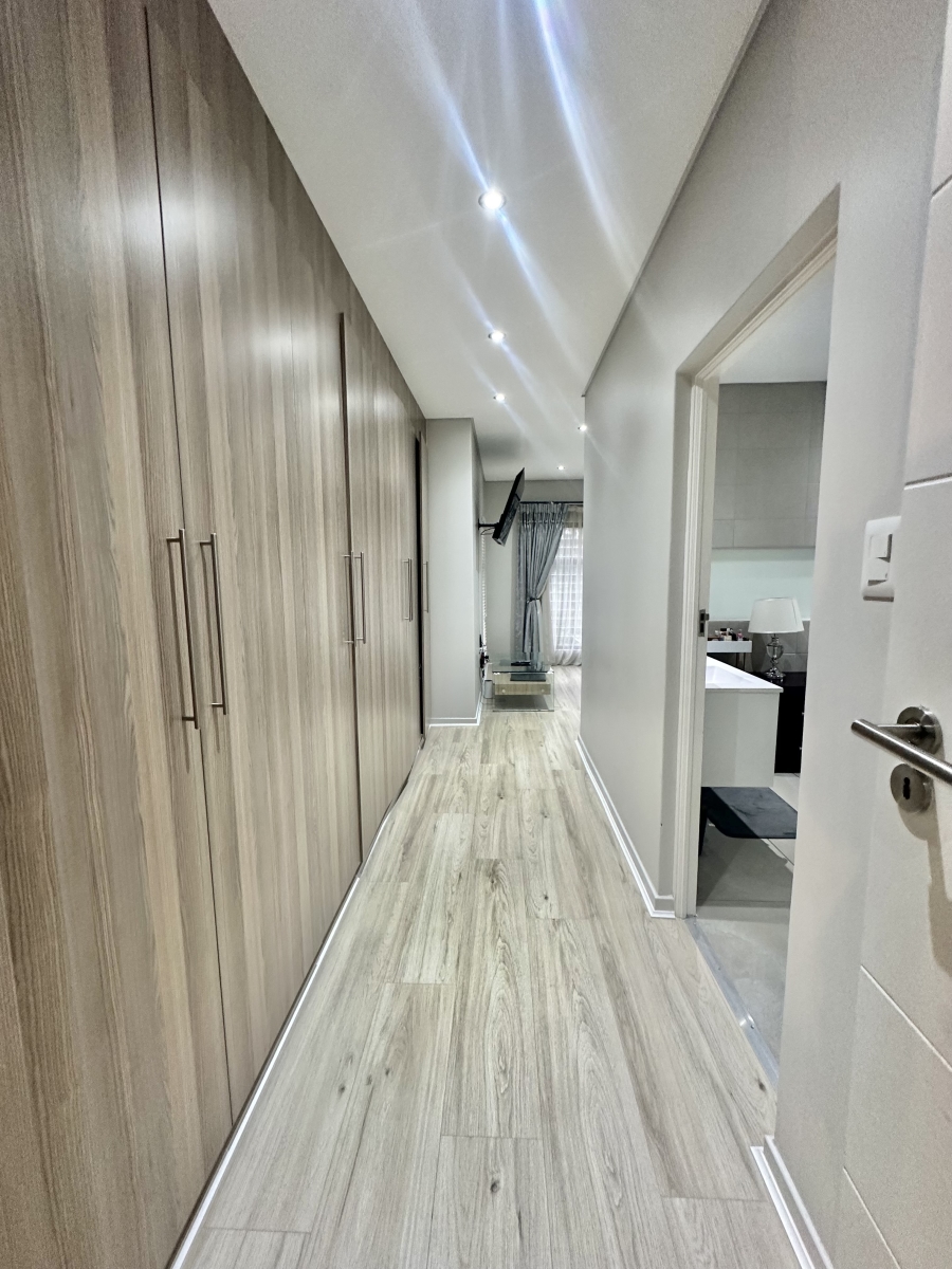 4 Bedroom Property for Sale in Crowthorne AH Gauteng