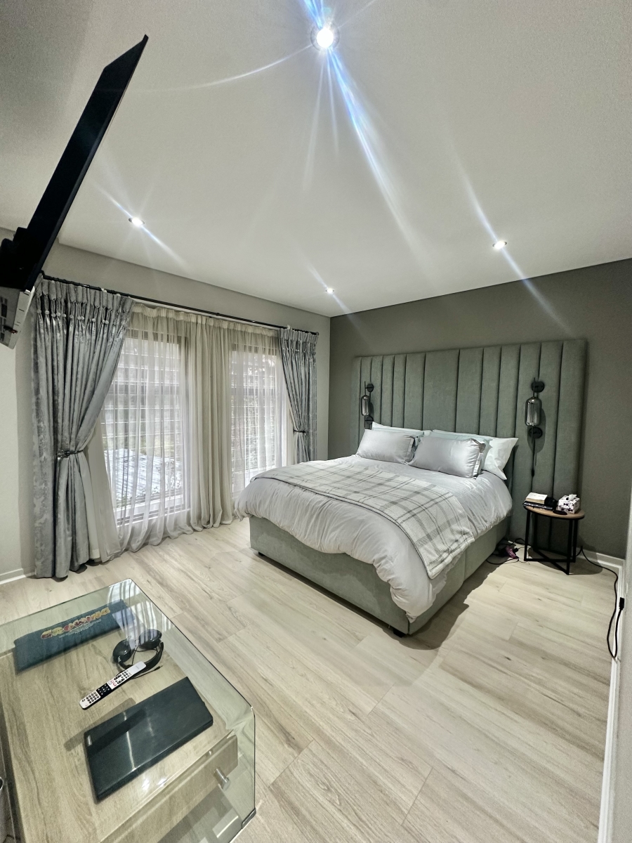 4 Bedroom Property for Sale in Crowthorne AH Gauteng