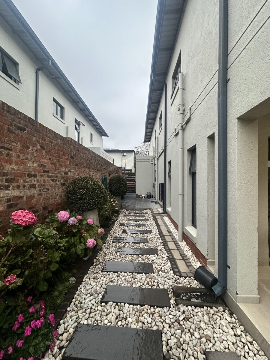 4 Bedroom Property for Sale in Crowthorne AH Gauteng