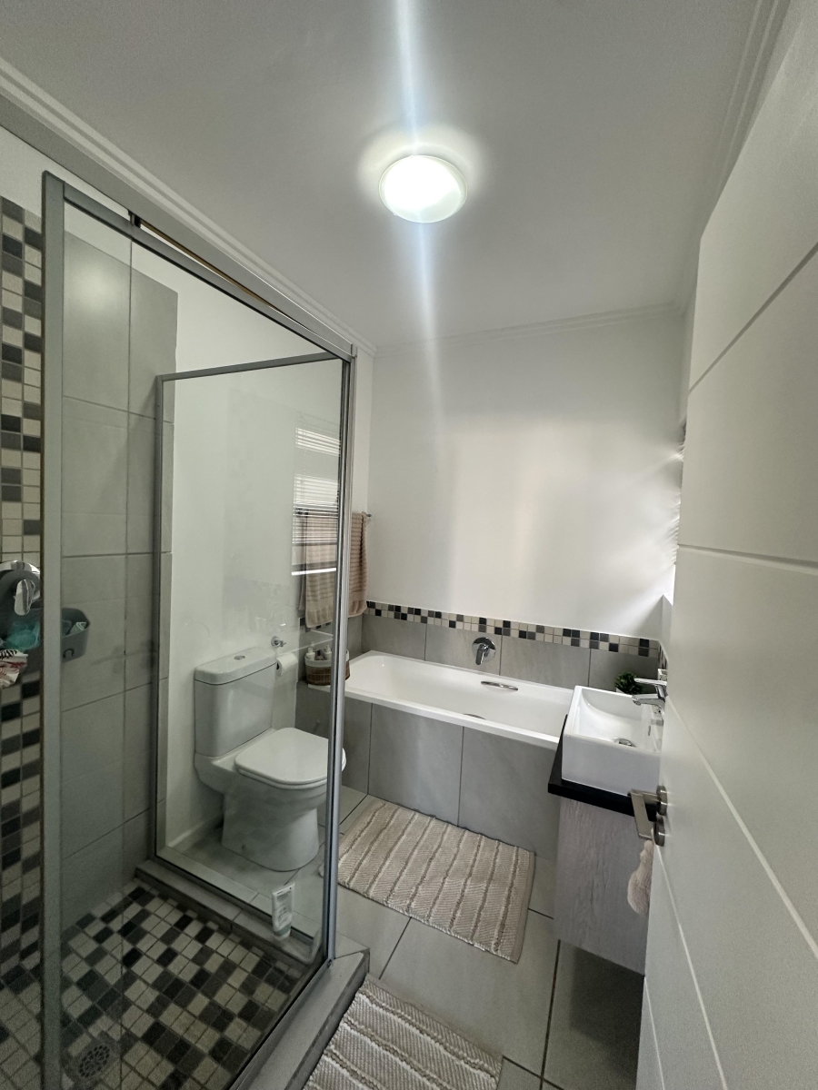 1 Bedroom Property for Sale in Lonehill Gauteng