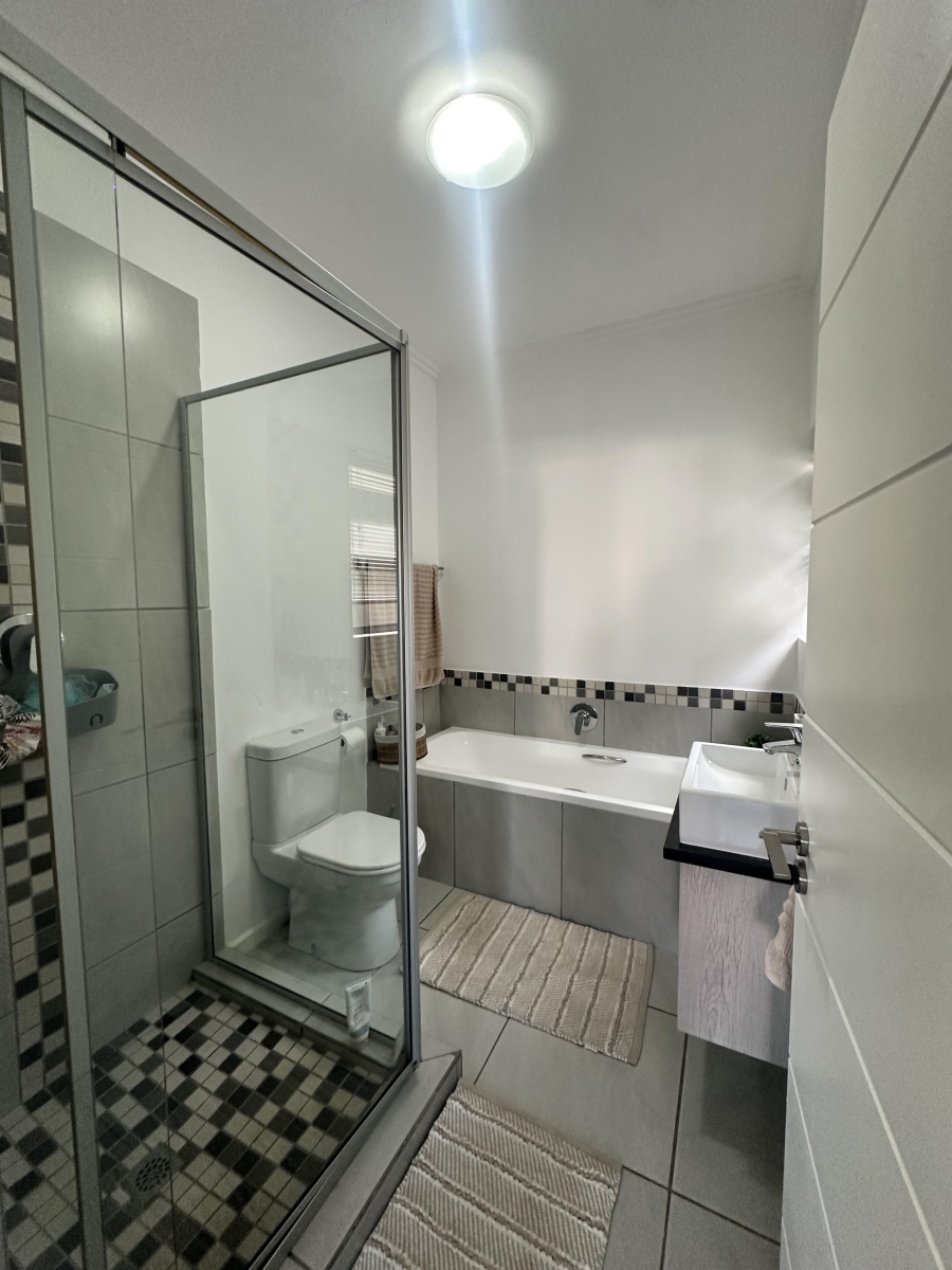 1 Bedroom Property for Sale in Lonehill Gauteng