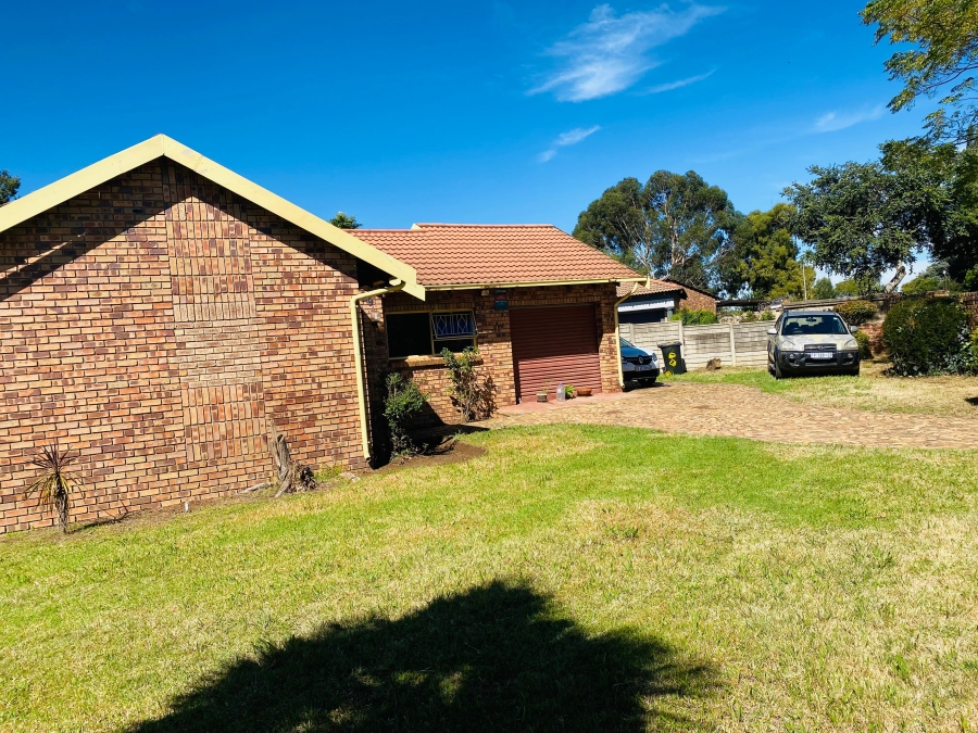 3 Bedroom Property for Sale in Crystal Park Gauteng