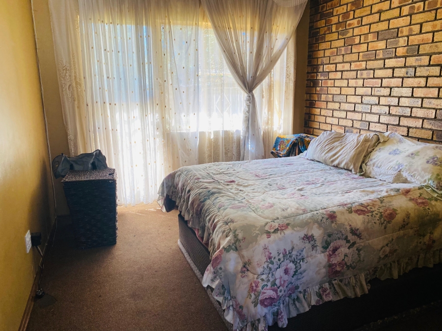 3 Bedroom Property for Sale in Crystal Park Gauteng
