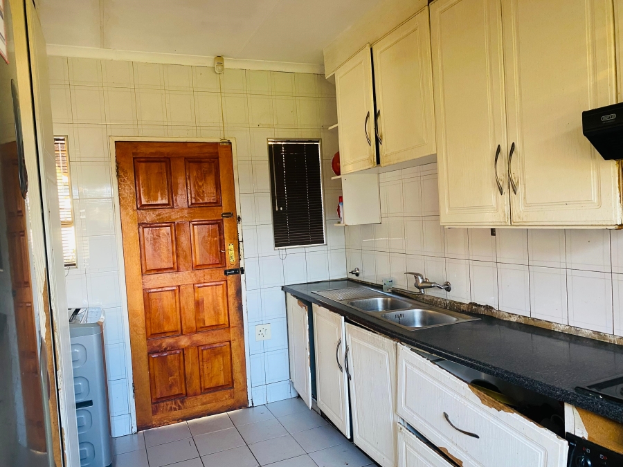 3 Bedroom Property for Sale in Crystal Park Gauteng