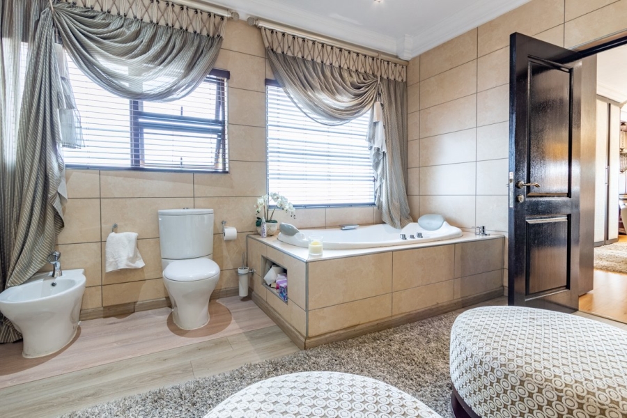 6 Bedroom Property for Sale in Sunward Park Gauteng
