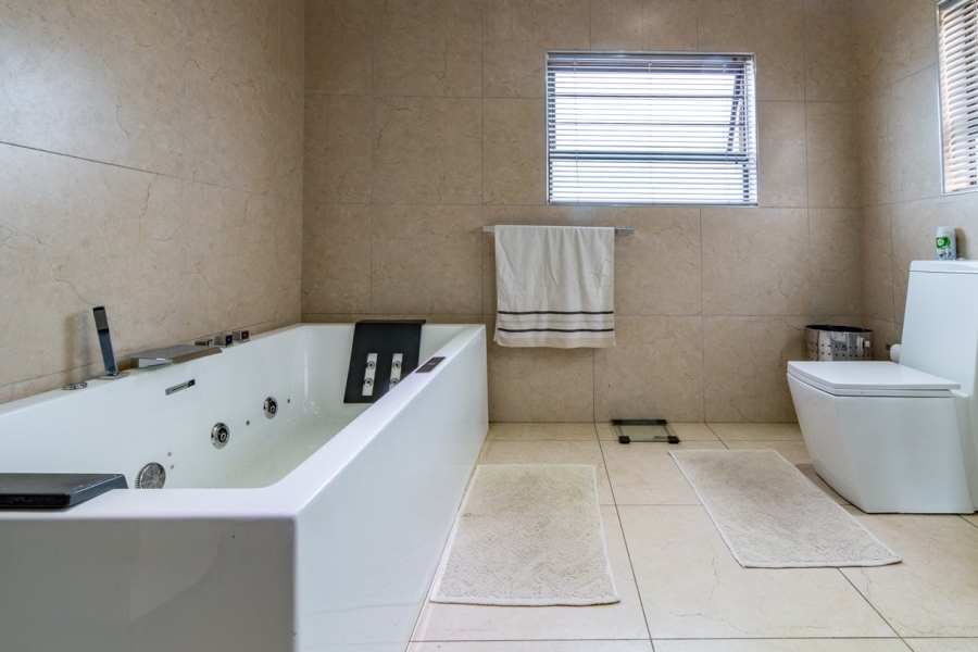 6 Bedroom Property for Sale in Sunward Park Gauteng