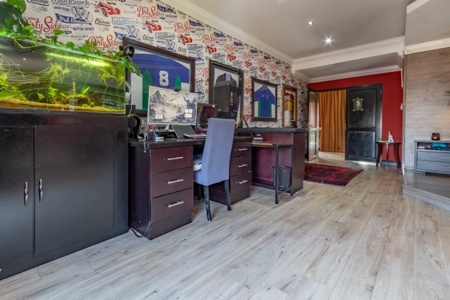 6 Bedroom Property for Sale in Sunward Park Gauteng