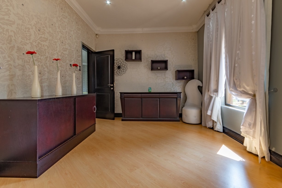 6 Bedroom Property for Sale in Sunward Park Gauteng