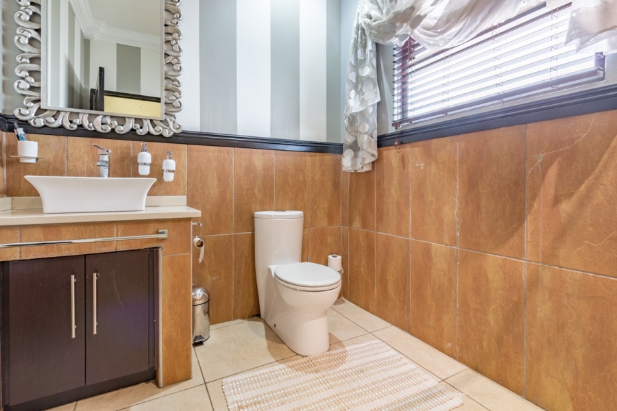 6 Bedroom Property for Sale in Sunward Park Gauteng