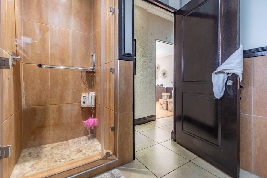 6 Bedroom Property for Sale in Sunward Park Gauteng