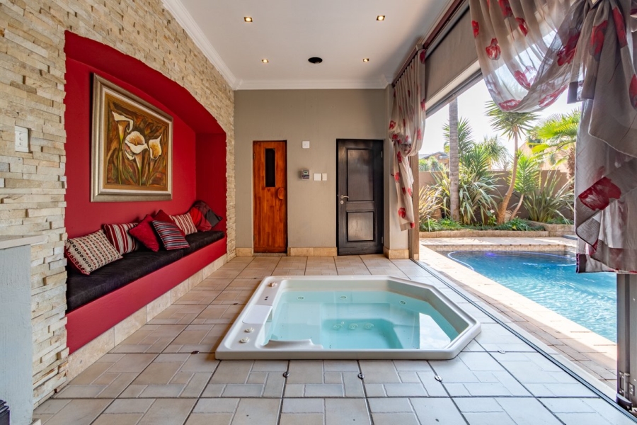 6 Bedroom Property for Sale in Sunward Park Gauteng