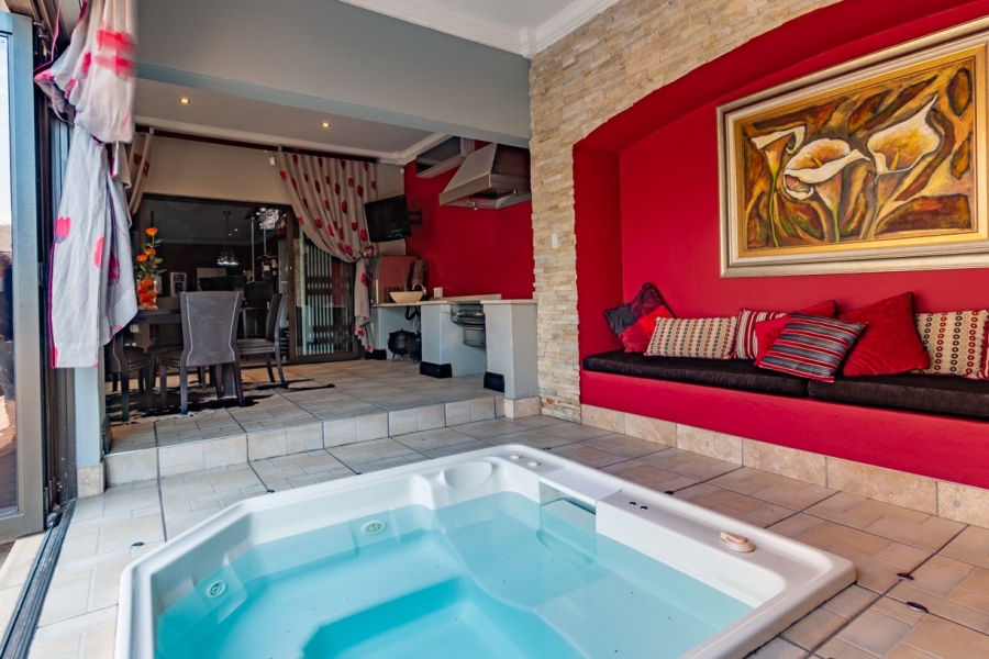 6 Bedroom Property for Sale in Sunward Park Gauteng