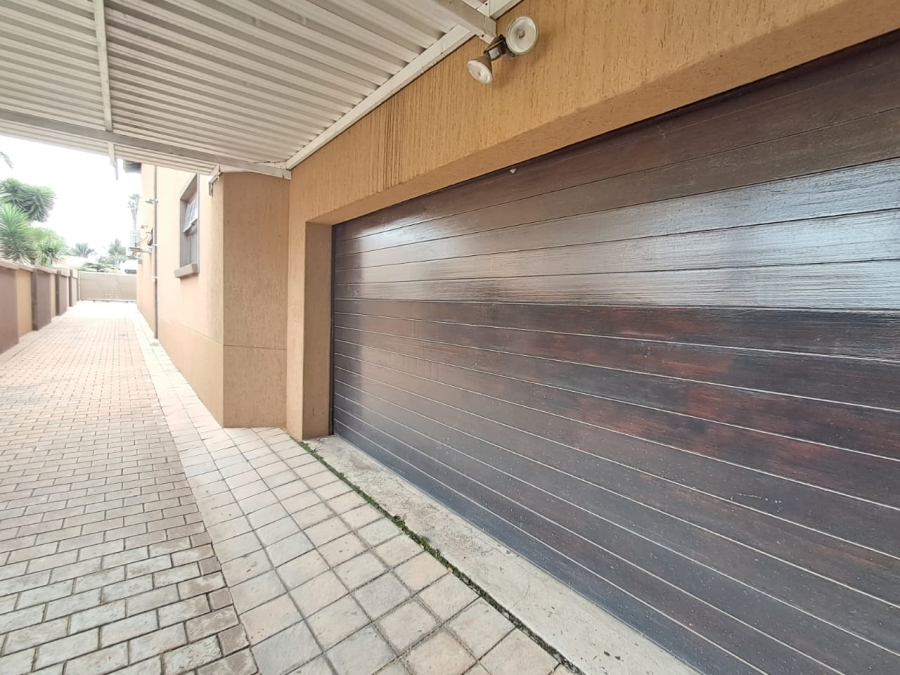 6 Bedroom Property for Sale in Sunward Park Gauteng