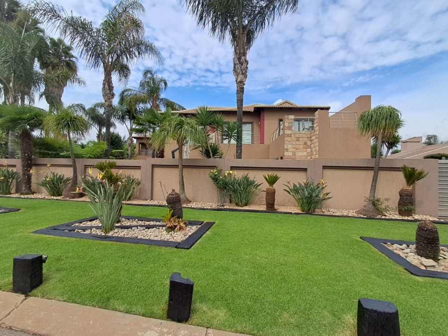 6 Bedroom Property for Sale in Sunward Park Gauteng