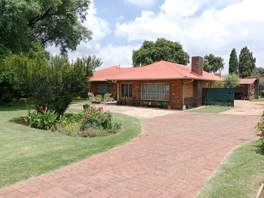 To Let 3 Bedroom Property for Rent in Malvern East Gauteng