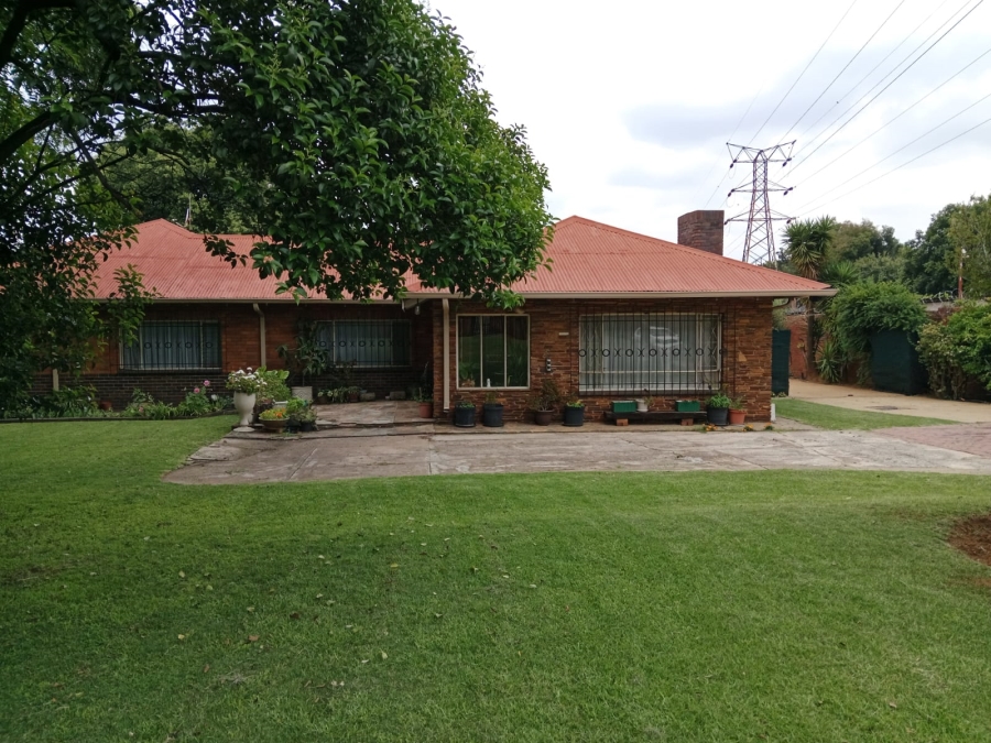 To Let 3 Bedroom Property for Rent in Malvern East Gauteng