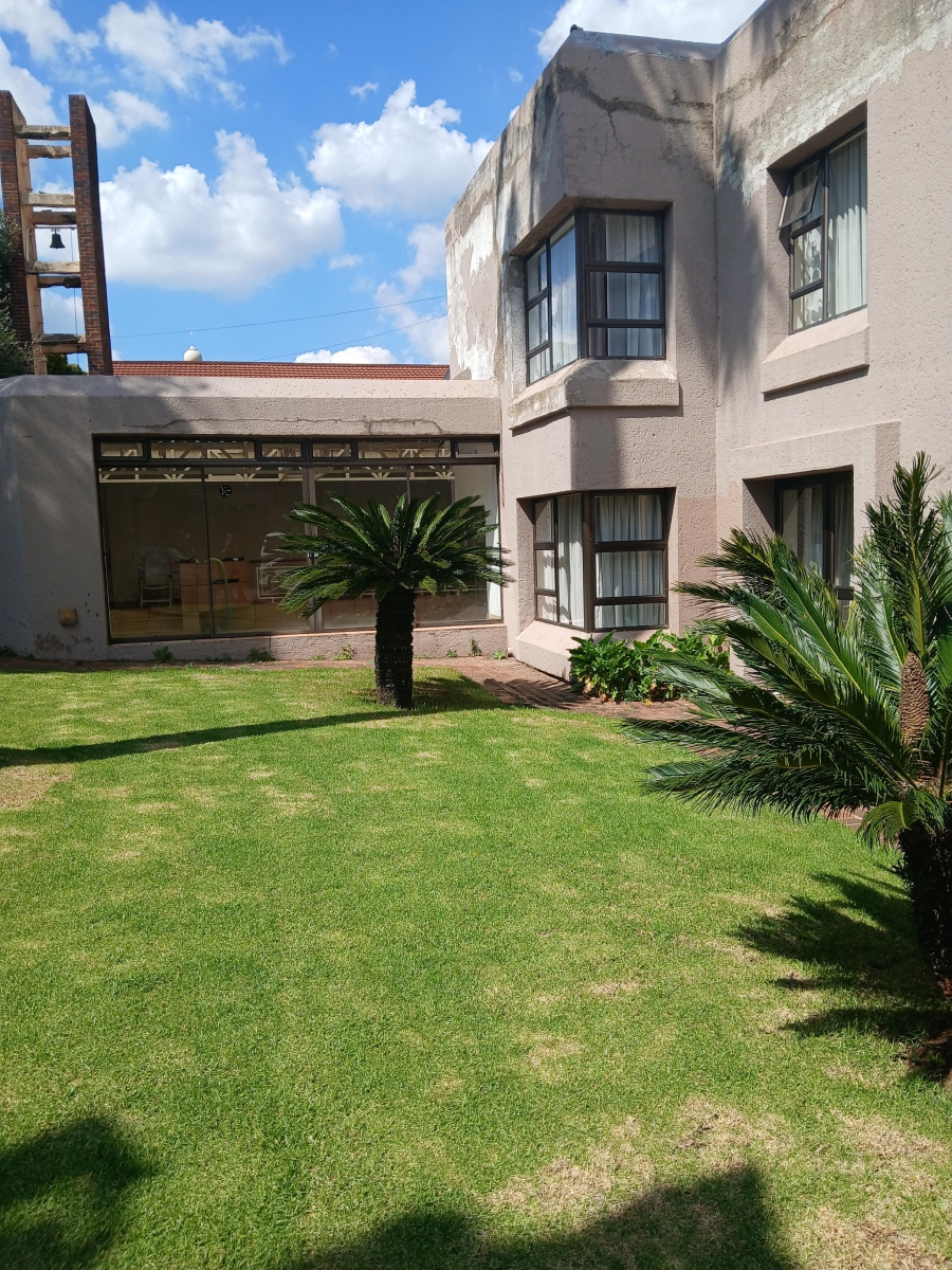 8 Bedroom Property for Sale in Bosmont Gauteng