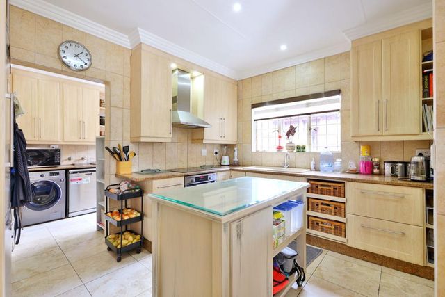 3 Bedroom Property for Sale in Bryanston Gauteng