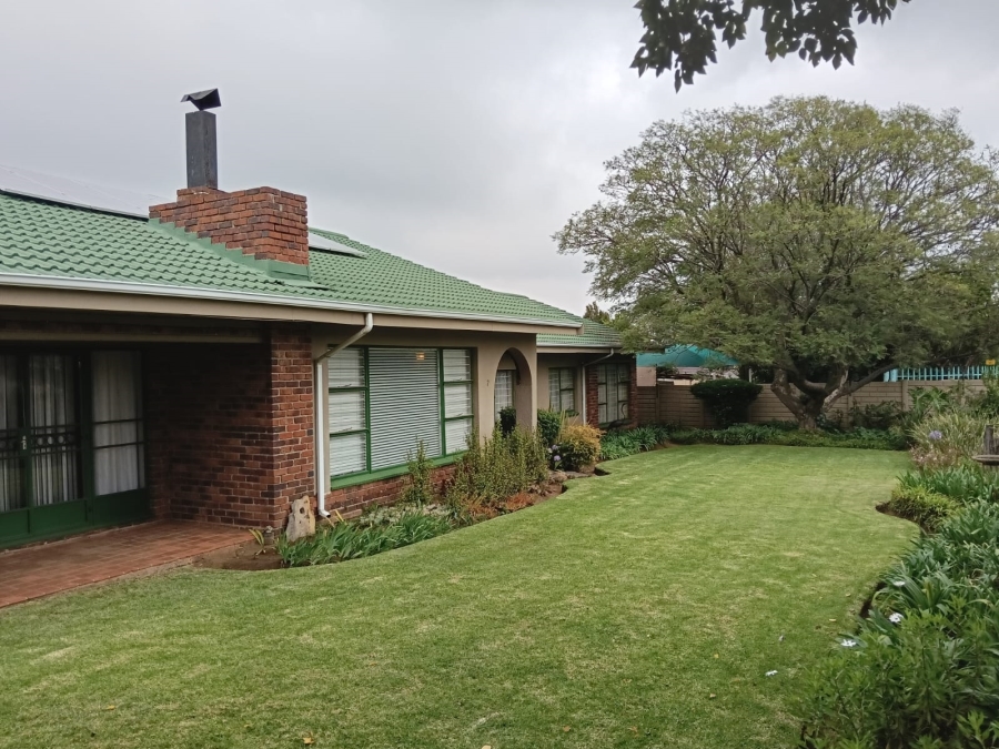 4 Bedroom Property for Sale in Greenhills Gauteng