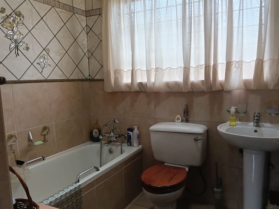 4 Bedroom Property for Sale in Greenhills Gauteng