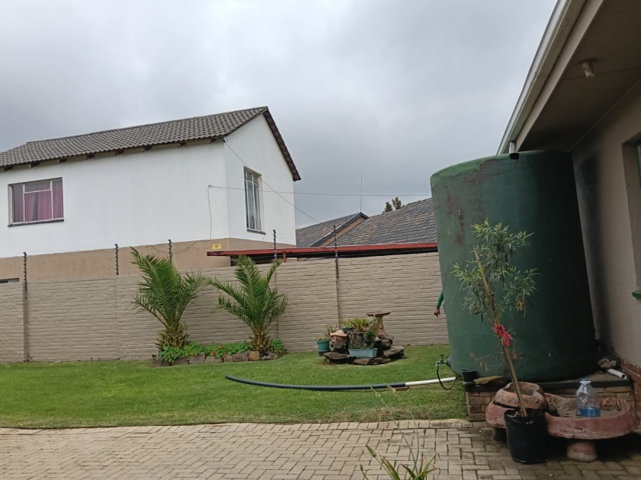 4 Bedroom Property for Sale in Greenhills Gauteng